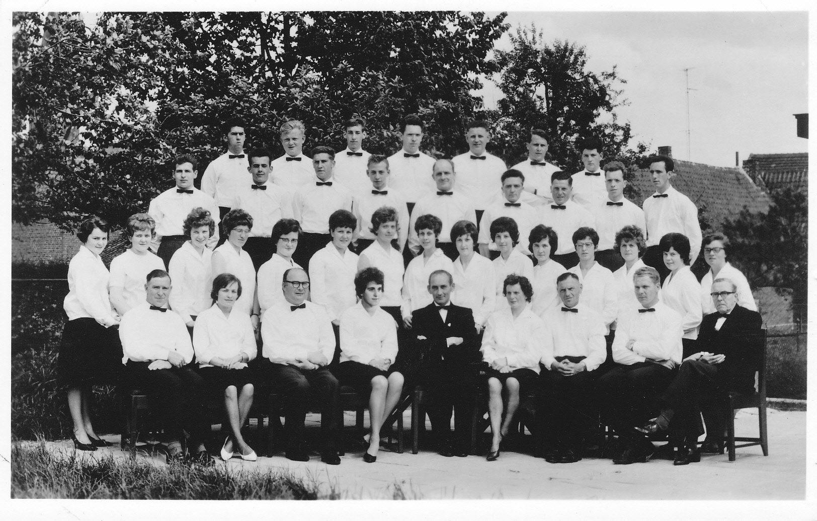 1957 Jubileumboek “Crescendo 75 jaar vocale glans”.