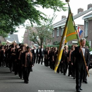 vaandel Gemengd Koor Crescendo: 75 jaar Vocale Glans!